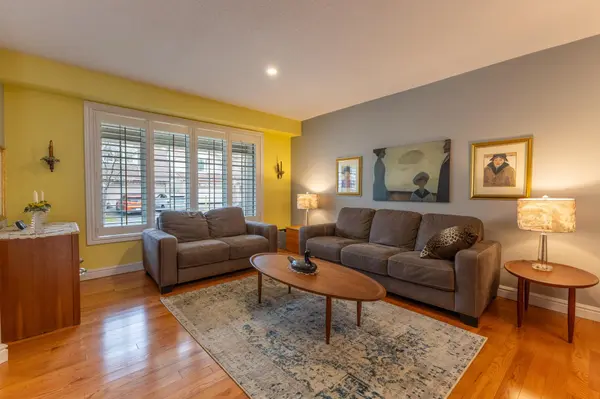 32 Stonepointe AVE, Barrhaven, ON K2G 6G4