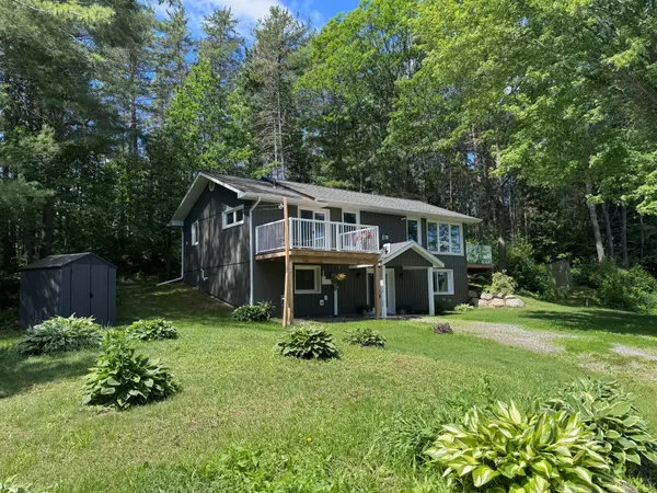 59 Strack LN, Madawaska Valley, ON K0J 1B0