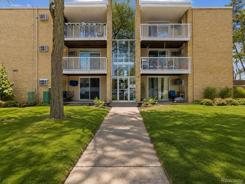 4905 Crooks A2 RD, Royal Oak, MI 48073