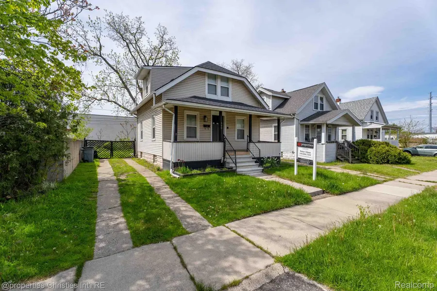 988 E Troy ST, Ferndale, MI 48220