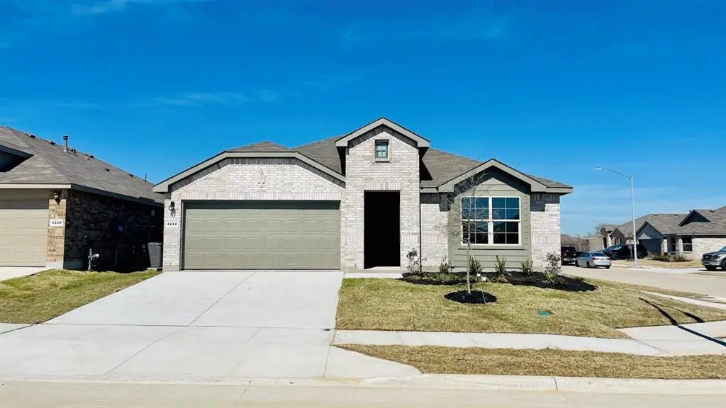 4224 TRICKLING CREEK Lane, Fort Worth, TX 76036