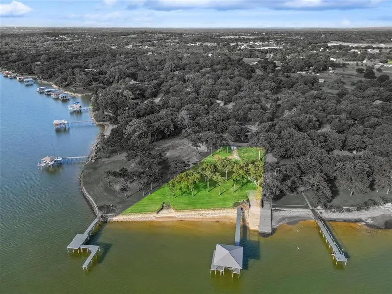 12424 Lake Forest Drive, Azle, TX 76020