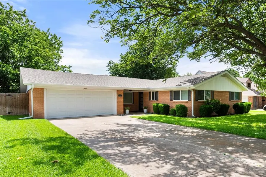 5609 Westcreek Drive, Fort Worth, TX 76133