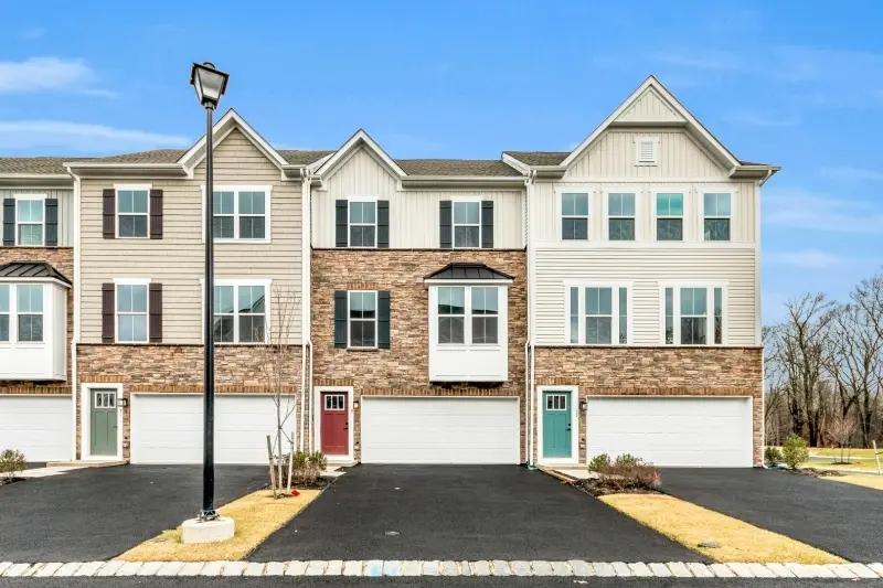 21 Peckwell St, Mount Olive Twp., NJ 07828