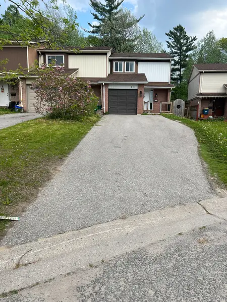 45 Burns CIR, Barrie, ON L4N 5J8
