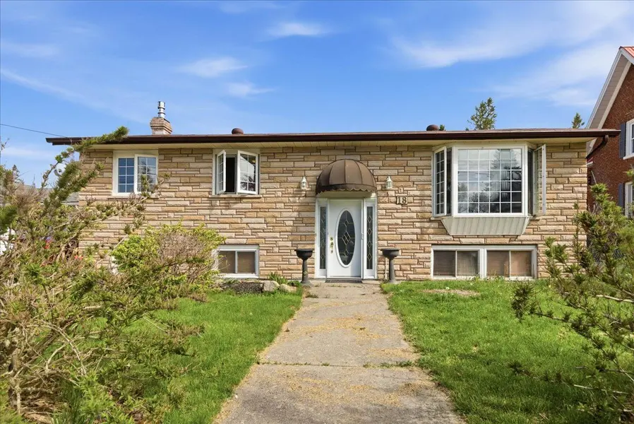 18 Russell ST, Brighton, ON K0K 1H0