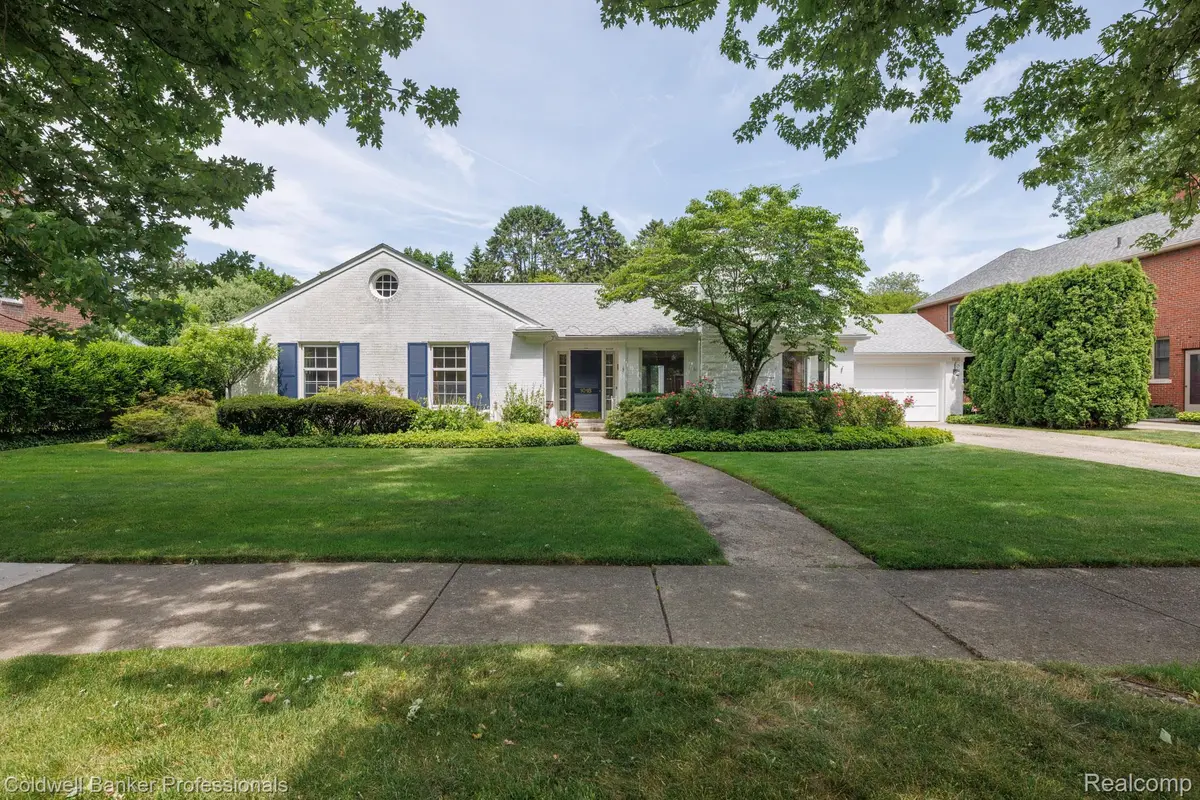 1018 Harvard RD, Grosse Pointe Park, MI 48230