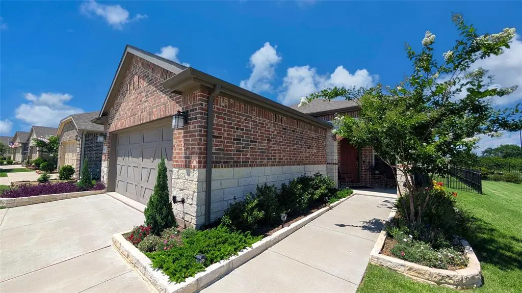 945 Hidden Eddy Drive, Mckinney, TX 75071