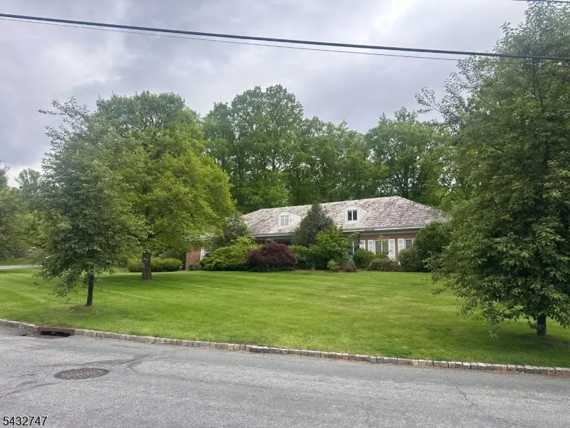 47 Dorison Dr, Millburn Twp., NJ 07078