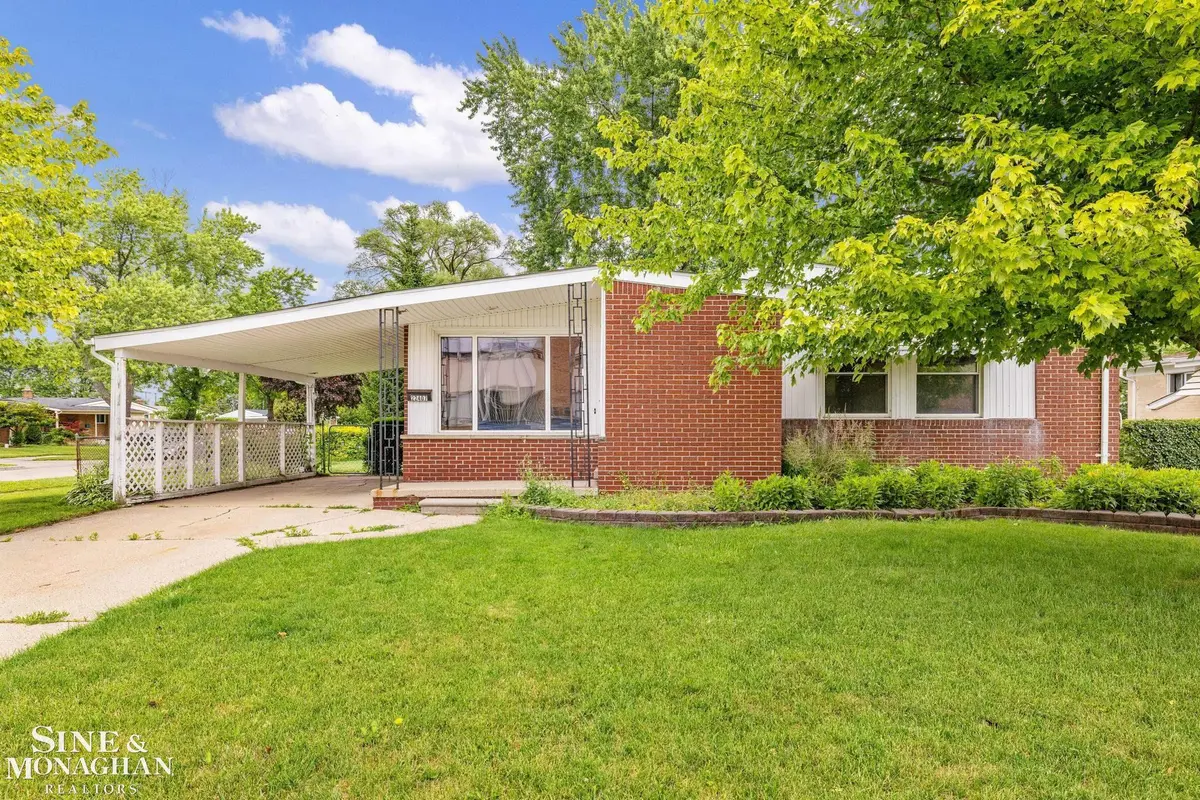 22407 Saint Joan ST, St Clair Shores, MI 48080