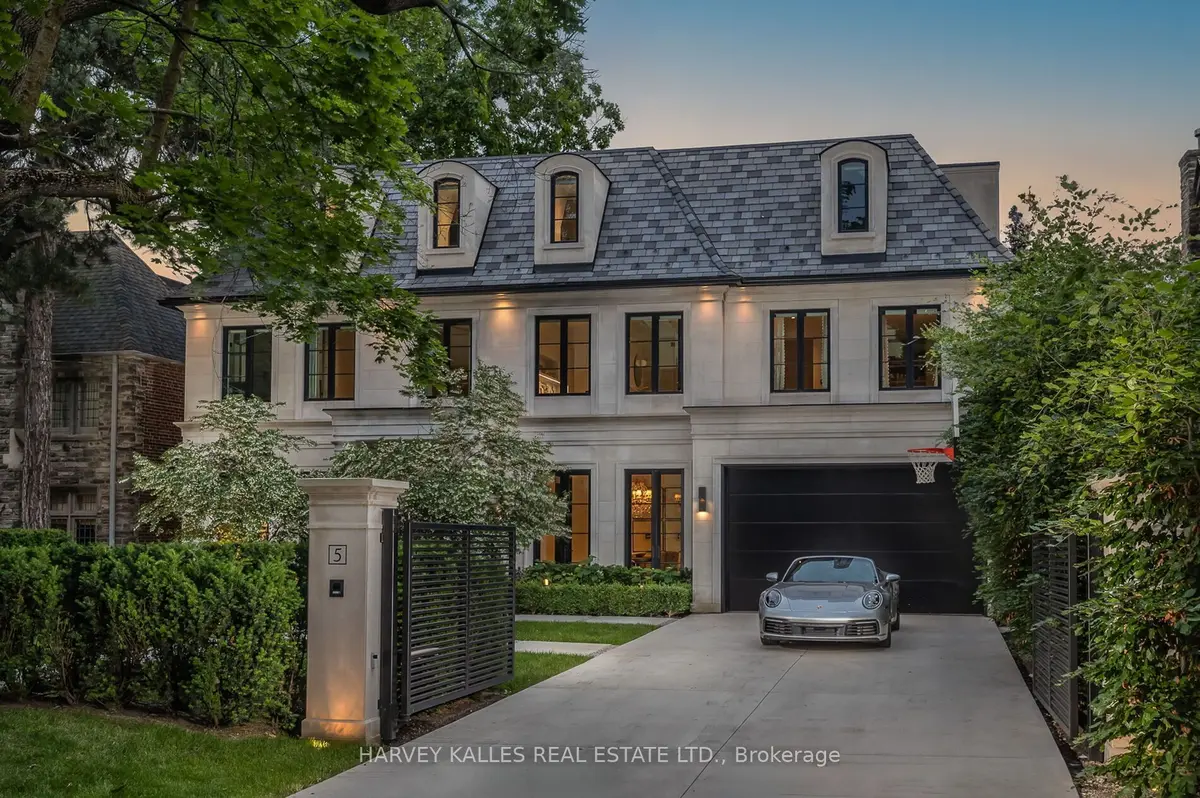 5 Dewbourne AVE, Toronto C03, ON M5P 1Z1