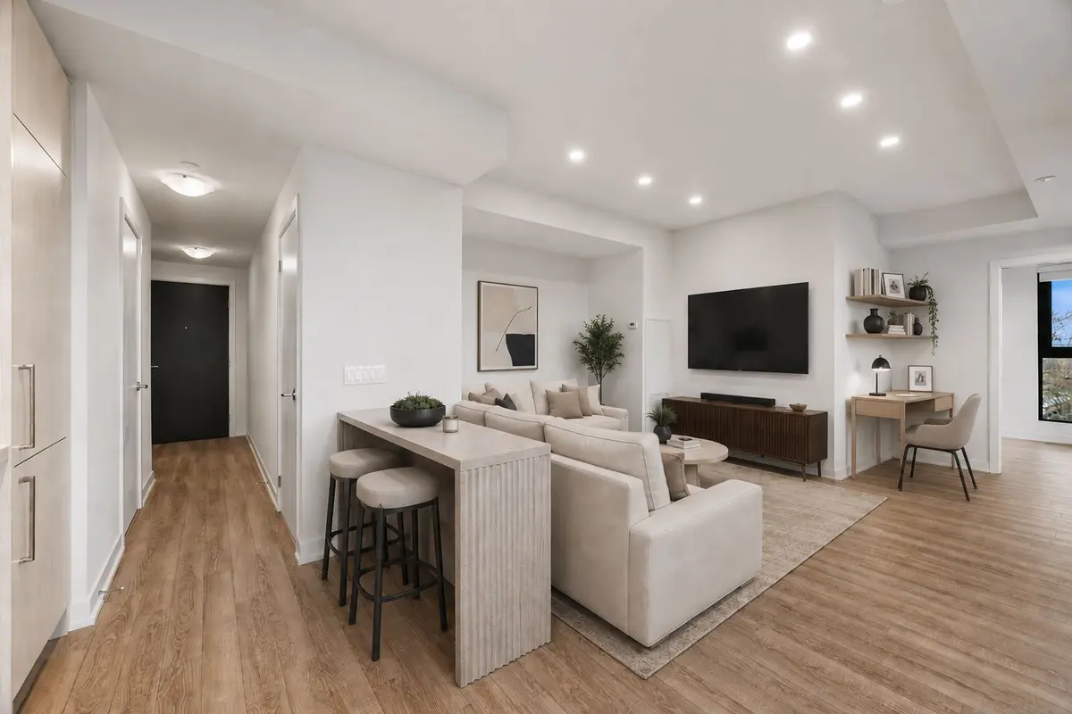250 Lawrence AVE W #609, Toronto C04, ON M5M 1B2