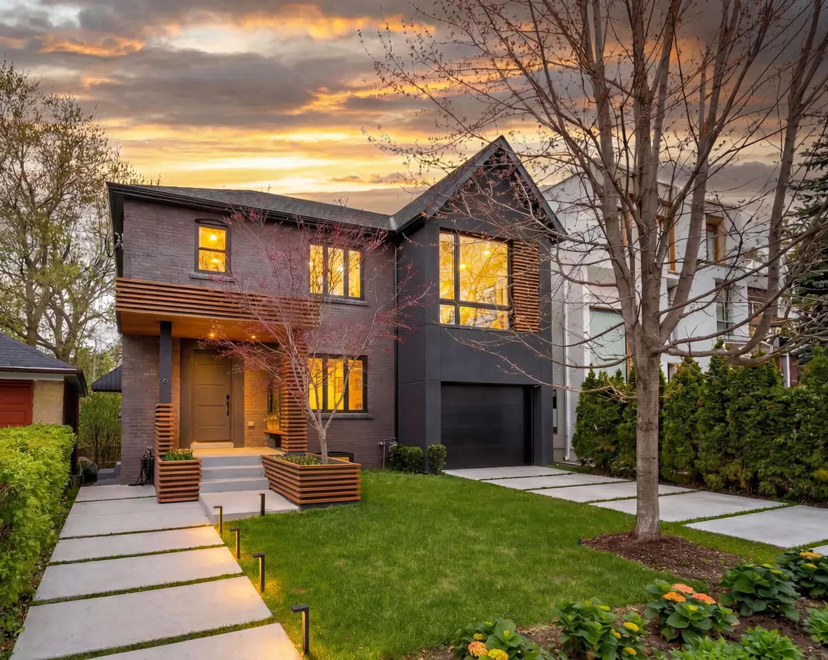 9 Maughan CRES, Toronto E02, ON M4L 3E4