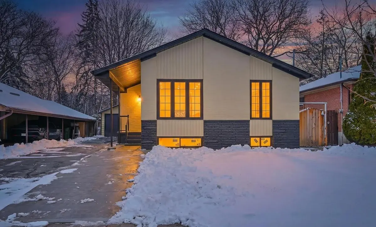 55 B Taysham CRES #B, Toronto W10, ON M9V 1X1