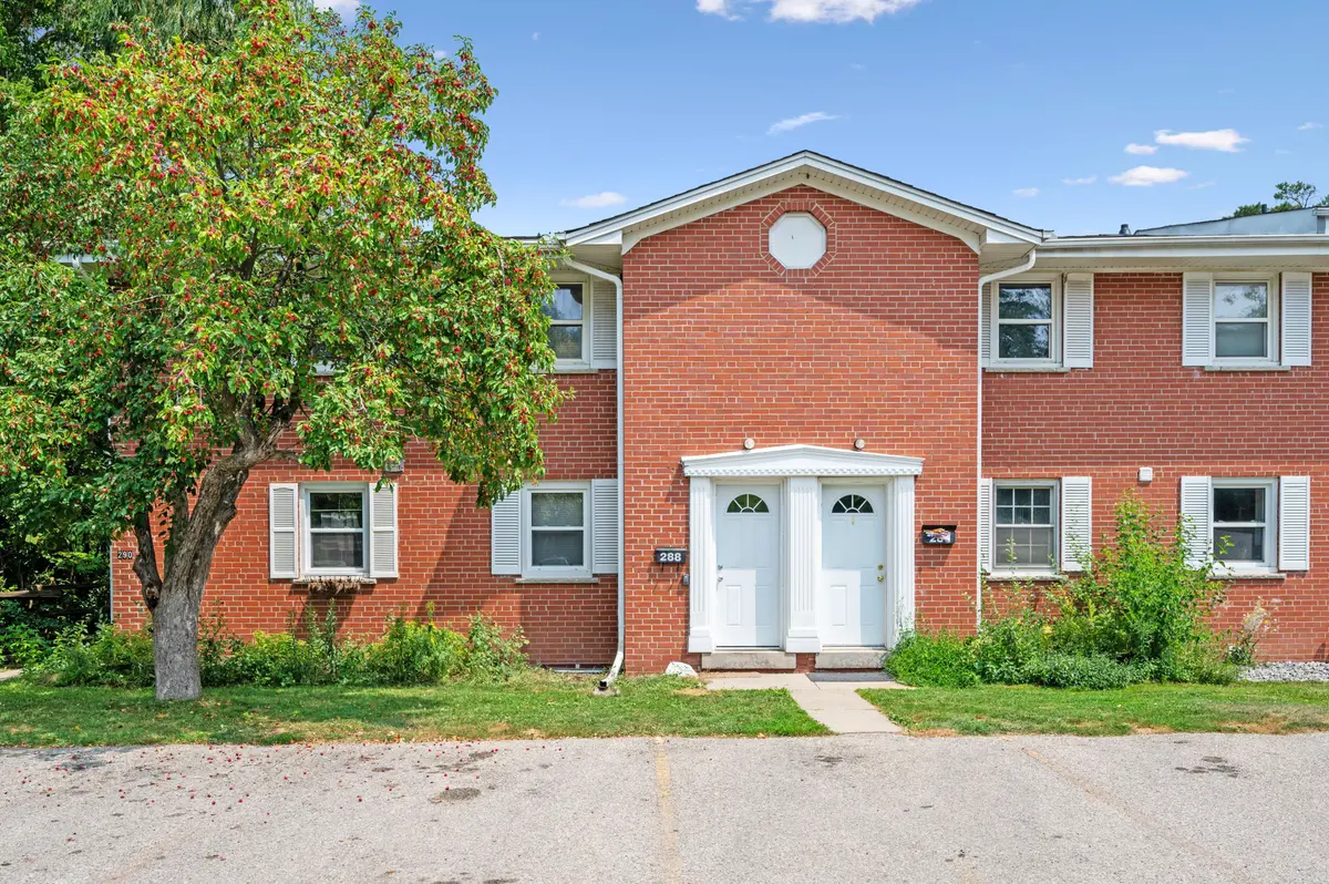 288 Westcourt PL #25, Waterloo, ON N2L 2R7
