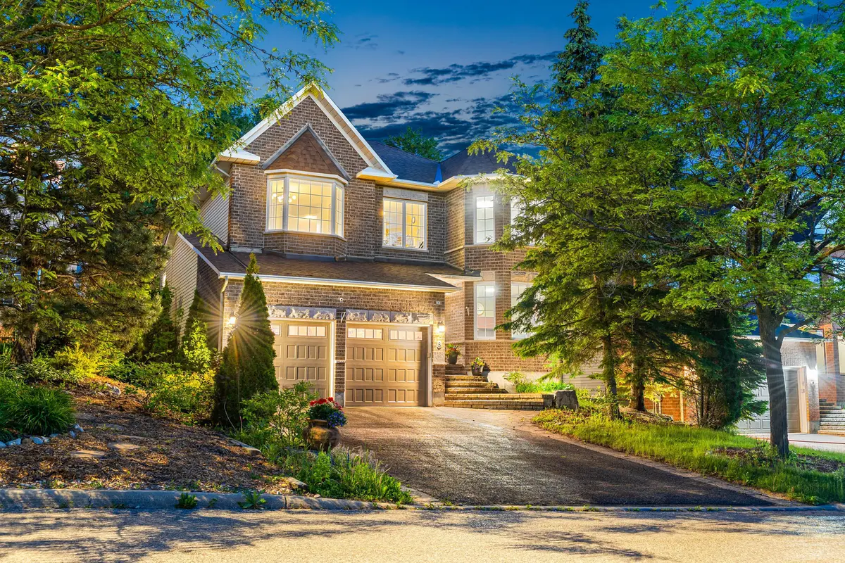 8 Glenrill PL, Kanata, ON K2M 2T6