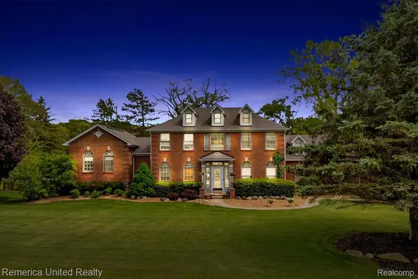9422 Deer Creek CT, Brighton Township, MI 48114
