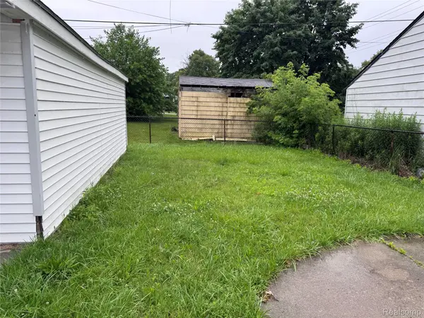 1412 E Goulson AVE, Hazel Park, MI 48030