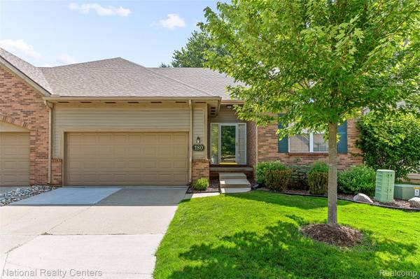 180 Winslow CIR, Commerce Charter Township, MI 48390