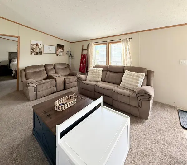 317 Scarlet Oak LN, Augusta Charter Township, MI 48190