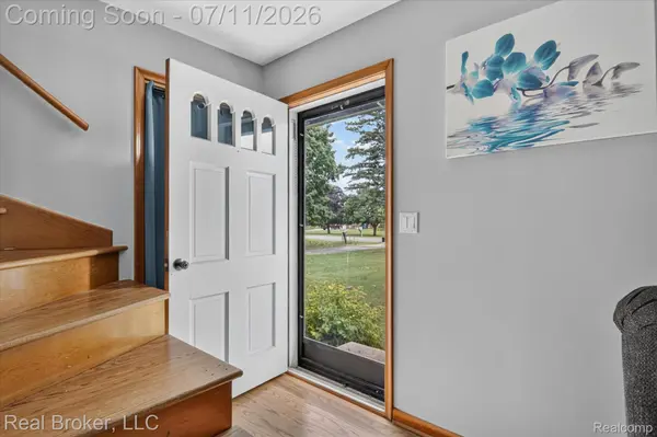245 Bates LN, Frenchtown Township, MI 48162