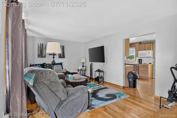 245 Bates LN, Frenchtown Township, MI 48162
