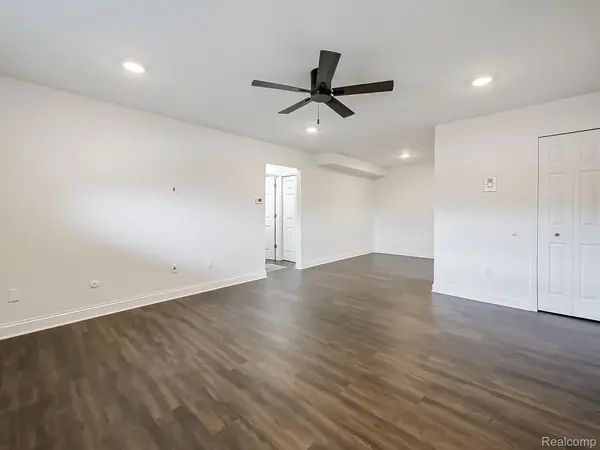 4905 Crooks A2 RD, Royal Oak, MI 48073