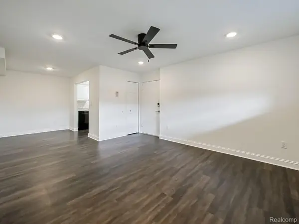 4905 Crooks A2 RD, Royal Oak, MI 48073