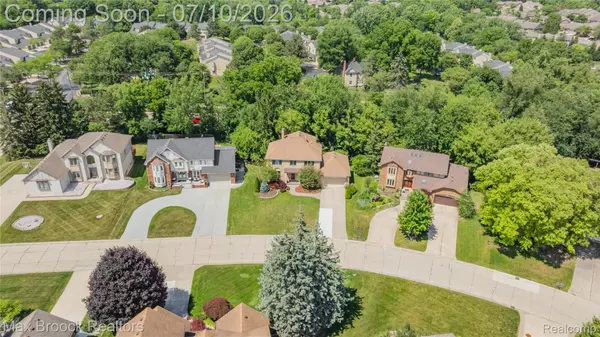 31223 Country Ridge CIR, Farmington Hills, MI 48331