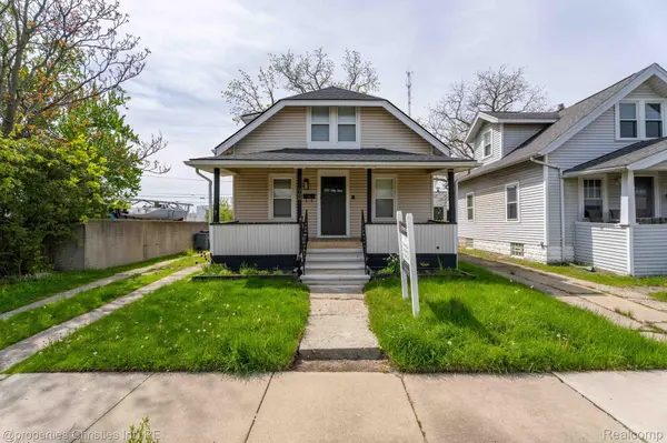 988 E Troy ST, Ferndale, MI 48220