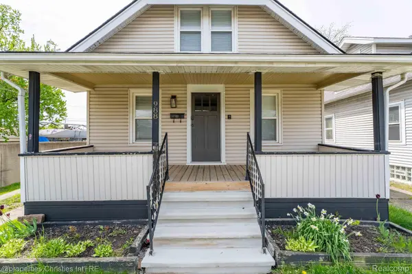988 E Troy ST, Ferndale, MI 48220