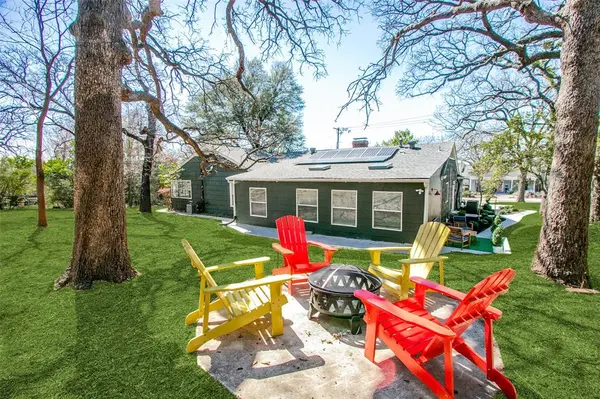 2010 N Locust Street, Denton, TX 76209