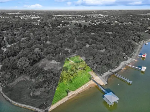 12424 Lake Forest Drive, Azle, TX 76020