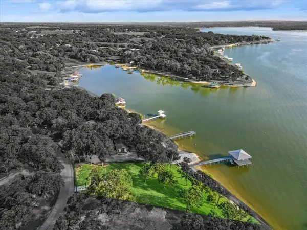 12424 Lake Forest Drive, Azle, TX 76020