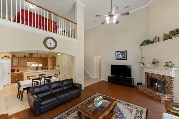2904 Shoreline Drive, Burleson, TX 76028