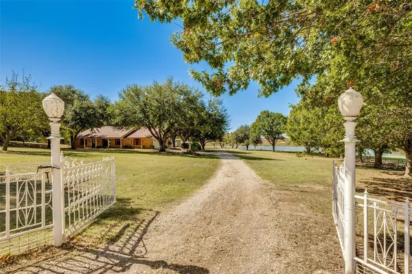 5547 Woodland Hills Drive, Denton, TX 76208