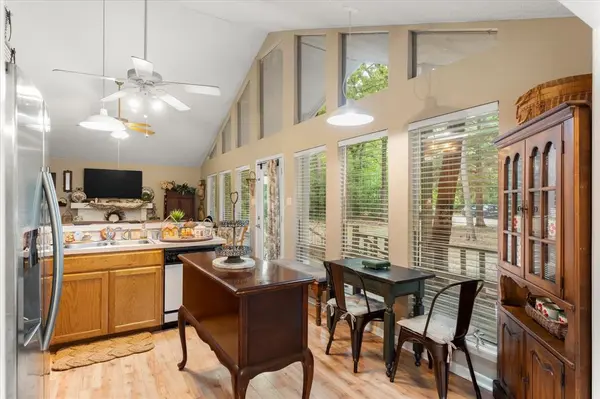 177 Woodfern Glen, Holly Lake Ranch, TX 75765