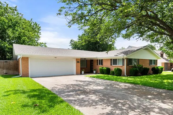 5609 Westcreek Drive, Fort Worth, TX 76133