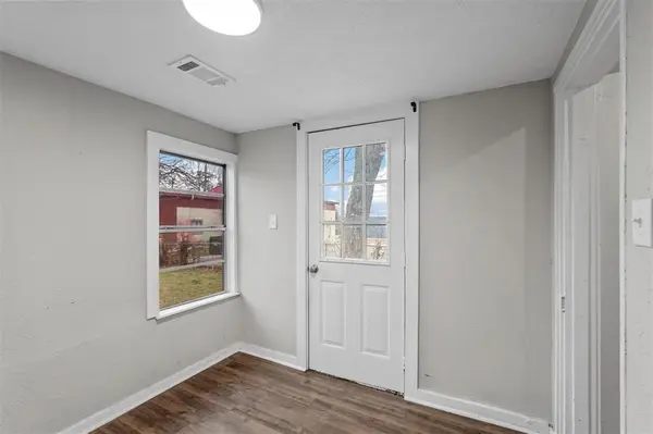 906 E Houston Street, Sherman, TX 75092