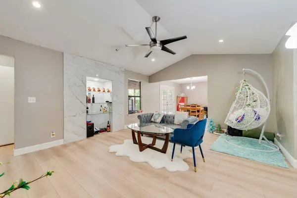 205 Freedom Lane, Arlington, TX 76002