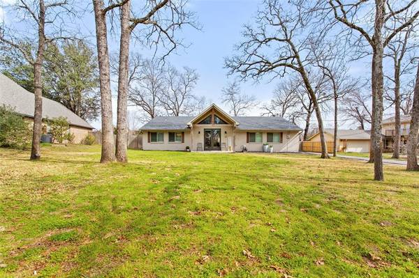 237 Hideaway Lane E, Hideaway, TX 75771