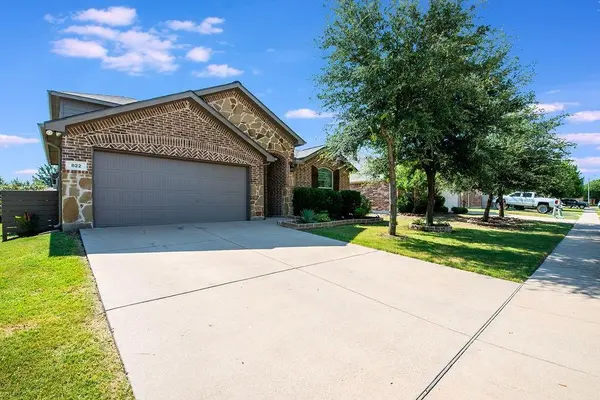 822 Graham Drive, Burleson, TX 76028