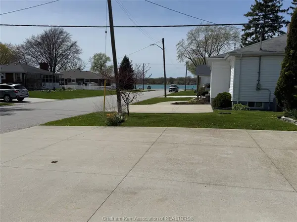 502 Moore Street, Port Lambton, ON N0P 2B0