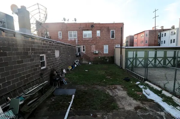 233-235 Adams St, Newark City, NJ 07105