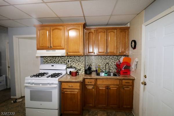 233-235 Adams St, Newark City, NJ 07105