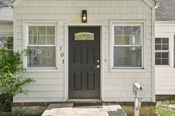 101 Ravine Dr, Matawan Boro, NJ 07747