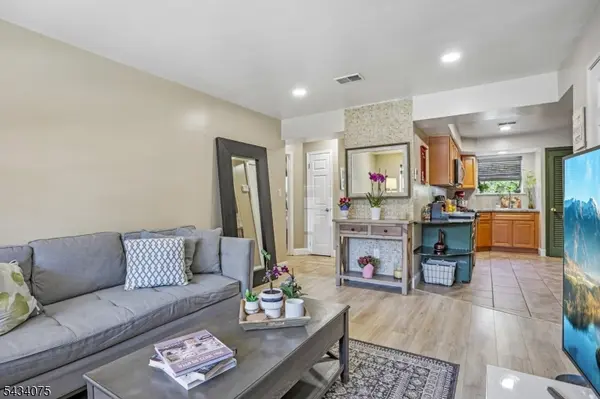 272-276 Walnut St #6D, Newark City, NJ 07105