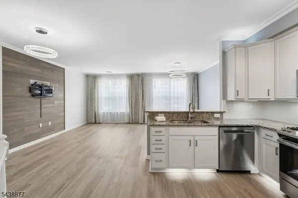 612 Lopez Ln, Morris Plains Boro, NJ 07950