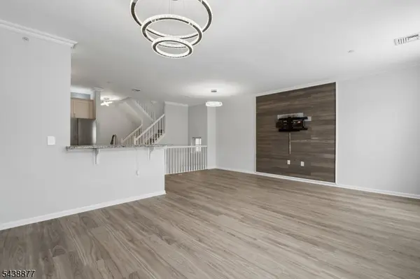 612 Lopez Ln, Morris Plains Boro, NJ 07950