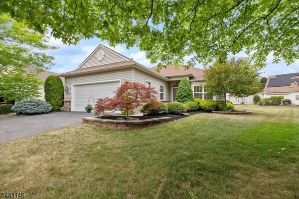 43 Renaissance Blvd, Franklin Twp., NJ 08873